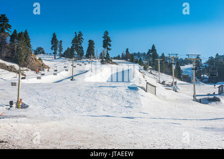 Skigebiet von Big Bear im Frühjahr, San Bernadino Bergen, Kalifornien, Vereinigte Staaten von Amerika, Nordamerika Stockfoto