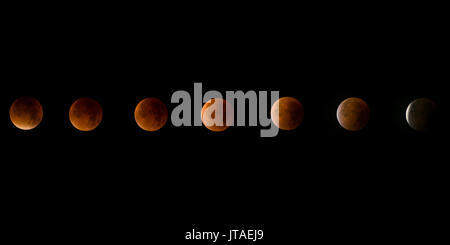 Lunar Eclipse, eine seltene supermoon, Blut Mond composite Phase in den Nachthimmel, Großbritannien, Europa Stockfoto