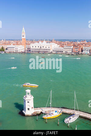 Campanile Tower, Palazzo Ducale (Dogenpalast), Bacino di San Marco (St. Marken Becken), Venedig, UNESCO, Venetien, Italien, Europa Stockfoto