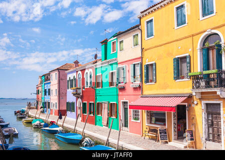 Bunte fishermens Cottages auf der Insel Burano in der Lagune von Venedig, Venedig, UNESCO, Venetien, Italien Stockfoto