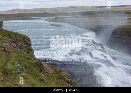 Gullfoss Wasserfall, Goldene fällt, fällt 32 Meter, 105 ft in eine Schlucht, Island, South West Island, Golden Circle Tour. Stockfoto