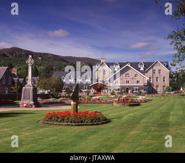 Bunte Szene in Kingussie, wie aus dem Dorf grün gesehen, Central Highlands Stockfoto