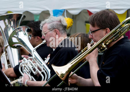 Musiker in einer Brass Band, Großbritannien Stockfoto