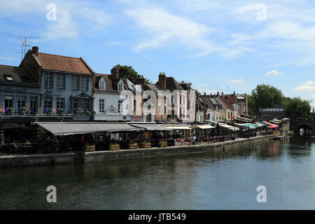 Ansicht der Somme River und Restaurants am Flussufer am Quai belu, Amiens, Somme, Hauts-de-France, Frankreich Stockfoto