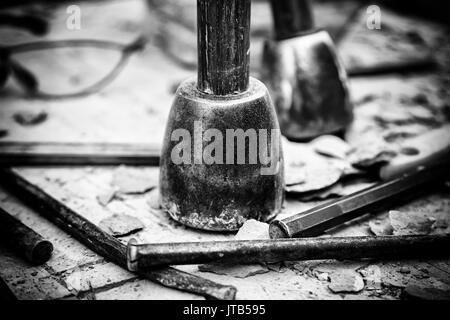 Alte Werkzeuge für Steinschnitt handgefertigt, Detail eines manuellen Craft Stockfoto