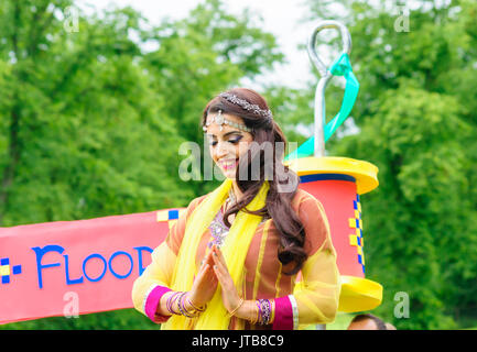 Einer der Teilnehmer feiern Sma Schuß Tag in der Parade durch die Straßen von Paisley, Schottland Reisen am 1. Juli 2017 Stockfoto