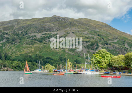 Platz fiel und Royal Marina auf Ullswater, Lake District Stockfoto