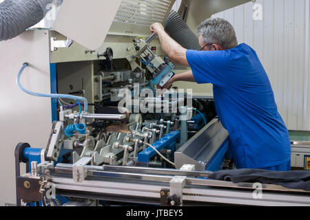 Reparatur der Band in der Fabrik Stockfoto