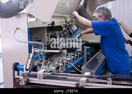 Reparatur der Band in der Fabrik Stockfoto