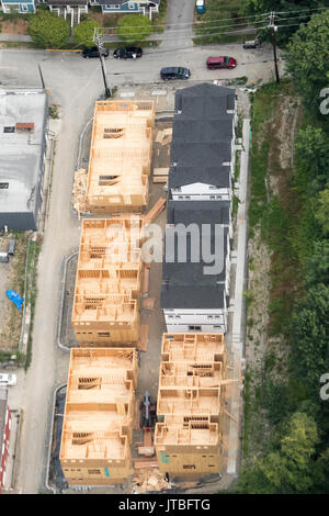 Luftbild der Neuen Timber Frame Gehäuse an Rainier Vista, Seattle, Washington State, USA gebaut werden Stockfoto