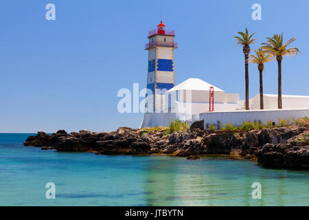 Santa Marta-Leuchtturm und Museum, Cascais, in der Nähe von Lissabon, Portugal. Stockfoto