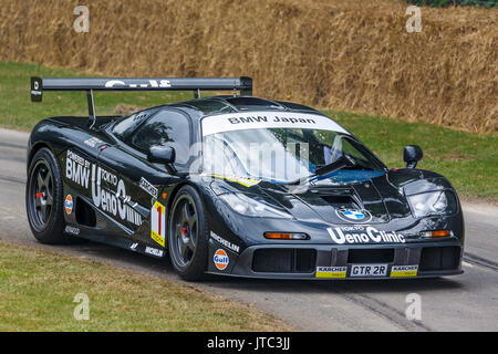 1995 McLaren F1 GTR Longtail Le Mans Racer mit Fahrer Dekan Lanzante am Goodwood Festival 2017 von Geschwindigkeit, Sussex, UK. Stockfoto
