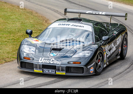 1995 McLaren F1 GTR Longtail Le Mans Racer mit Fahrer Dekan Lanzante am Goodwood Festival 2017 von Geschwindigkeit, Sussex, UK. Stockfoto