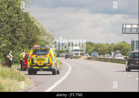 Ein Autobahnen Verkehr Offizier auf einer Hauptstraße in Großbritannien Stockfoto