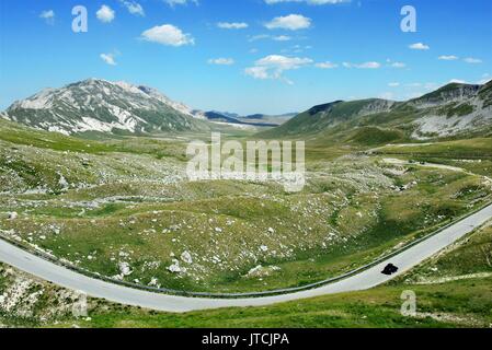 Hochplateau Campo Imperatore in Südlich des Berges Massiv Gran Sasso d'Italia in der italienischen Region Abruzzen. | Verwendung weltweit Stockfoto