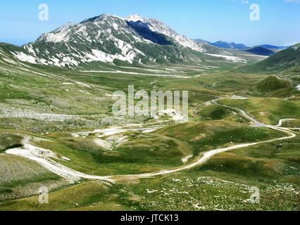 Hochplateau Campo Imperatore in Südlich des Berges Massiv Gran Sasso d'Italia in der italienischen Region Abruzzen. | Verwendung weltweit Stockfoto