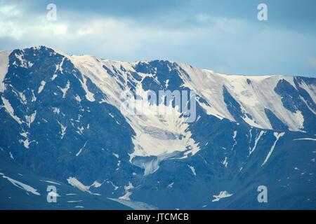 Altai-Gebirge in Kurai Bereich mit Tschujskij Nordgrat auf Hintergrund. Stockfoto