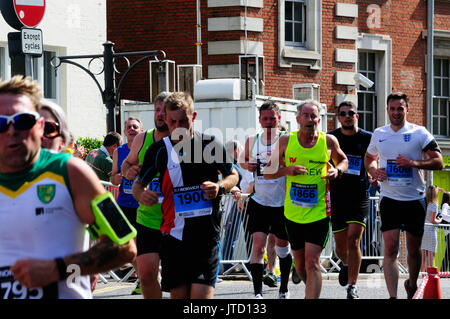 Läufer in der Nähe der Oberfläche des Norwich 10 Kilometer Rennen Stockfoto