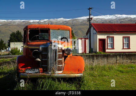 Vintage Austin Lkw und Middlemarch Bahnhof, Strath Taieri, Otago, Südinsel, Neuseeland Stockfoto