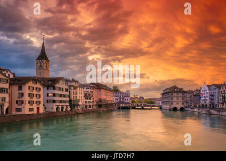 Zürich. Stadtbild Bild von Zürich, Schweiz während der dramatischen Sonnenuntergang. Stockfoto