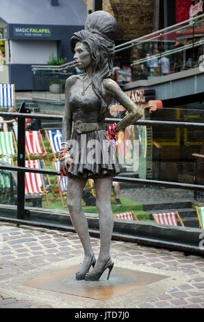 London, UK, 19/07/2017 Amy Winehouse Statue in Camden Market. Amy war ein Camden Bewohner. Stockfoto