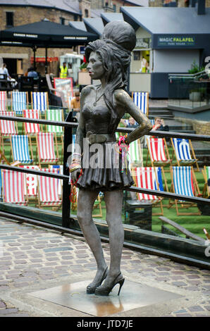 London, UK, 19/07/2017 Amy Winehouse Statue in Camden Market. Amy war ein Camden Bewohner. Stockfoto