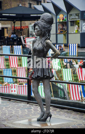 London, UK, 19/07/2017 Amy Winehouse Statue in Camden Market. Amy war ein Camden Bewohner. Stockfoto