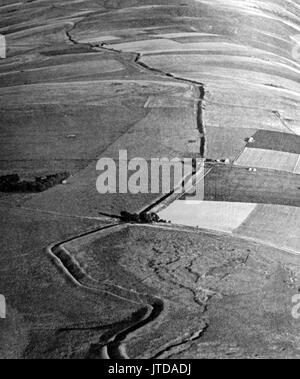 Eine frühe Luftaufnahme des Wansdyke, Wiltshire Stockfoto