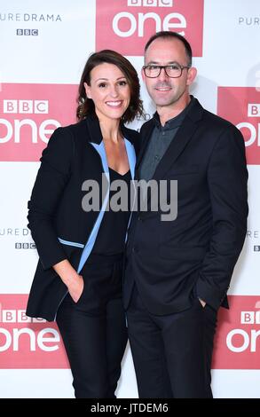 Suranne Jones und ihr Mann Laurence Akers kommen für den Doktor Foster Reihe zwei Fotoshooting im Mayfair Hotel in London. Stockfoto