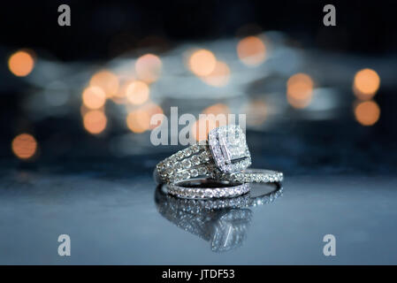 Hochzeit Band und Engagement Ring Stockfoto