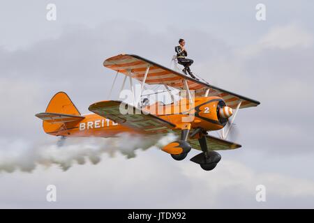 Breitling Wingwalkers Boeing Stearman Doppeldecker Stockfoto