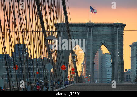 Brooklyn Bridge, New York City, am frühen Morgen Stockfoto
