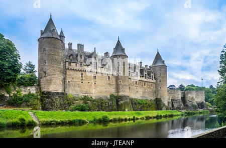 Frankreich, Bretagne, Morbihan, Blick auf Jossilin Schloss (Schloss von Josselin) über den Fluss Oust Stockfoto