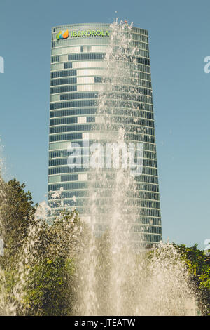 Bilbao, Spanien - 19. Juli 2016: Close-up auf der Wolkenkratzer Iberdrola, einer der 10 größten Unternehmen der Welt der Stromerzeugung Stockfoto