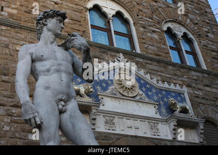 Die Statue des David von Michelangelo auf der Piazza della Signoria in Florenz, Italien Stockfoto