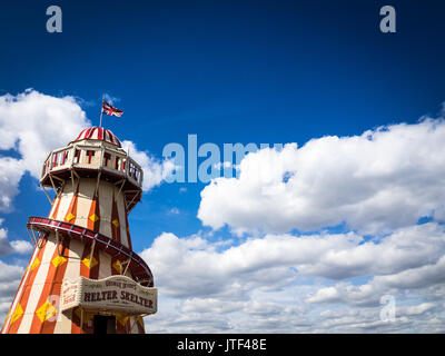 Helter Skelter, Greenwich, London an einem sonnigen Tag - George Irvin's Helter Skelter in Greenwich, London, in der Nähe der Cutty Sark Auf der Themse Riverside Stockfoto