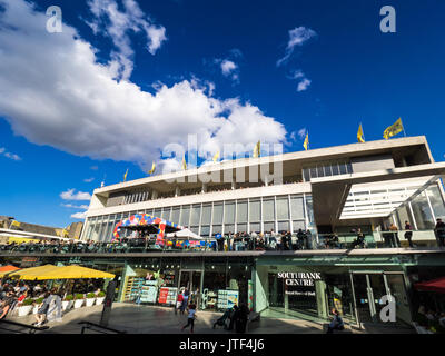 Die Royal Festival Hall auf dem Londoner Southbank South Bank Centre auf einem sonnigen Nachmittag Stockfoto