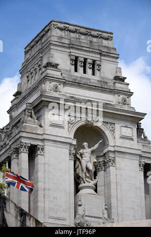 10 Trinity Square ist ein Grad II * denkmalgeschützte Gebäude in Tower Hill London, UK. Der ehemalige Sitz der Hafen von London. Jetzt das Four Seasons Hotel Stockfoto