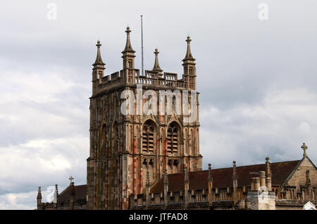 Der quadratische Turm von Great Malvern Priory in Worcestershire Stockfoto