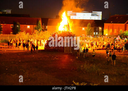 Belfast, Nordirland. 09 Aug, 2017. Eine Anti-Internment Lagerfeuer im Bereich Markets von Belfast verlief friedlich nach einem Tag oder Ausschreitungen am vorigen Tag, wenn die gleichen Lagerfeuer entfernt worden war. Belfast: UK: 09 AUG Credit: Mark Winter/Alamy leben Nachrichten Stockfoto