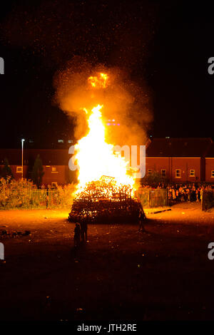 Belfast, Nordirland. 09 Aug, 2017. Eine Anti-Internment Lagerfeuer im Bereich Markets von Belfast verlief friedlich nach einem Tag oder Ausschreitungen am vorigen Tag, wenn die gleichen Lagerfeuer entfernt worden war. Belfast: UK: 09 AUG Credit: Mark Winter/Alamy leben Nachrichten Stockfoto