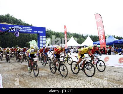 China. 9 Aug, 2017. Guizhou, China - 5. August 2017: (redaktionelle Verwendung. CHINA). Die China Mountainbike Open 2017 in Pu gehalten' ist ein, im Südwesten Chinas Provinz Guizhou, August 5th, 2017. Credit: SIPA Asien/ZUMA Draht/Alamy leben Nachrichten Stockfoto