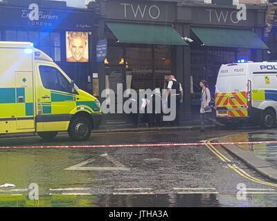 London, UK, 9 Aug, 2017 Mann erstochen auf dem Hals in Central London mit einem Messer um 14:30, Fotos auf Chandos Place WC2 in der Londoner City Credit: Giovanni Q/Alamy leben Nachrichten Stockfoto