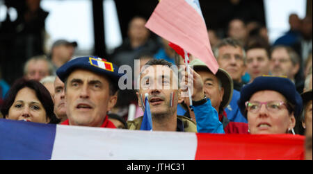 London, Großbritannien. 09 Aug, 2017. Französische Fans in der Menge am Tag sechs der IAAF London 2017 Weltmeisterschaften am London Stadion. Credit: Paul Davey/Alamy leben Nachrichten Stockfoto