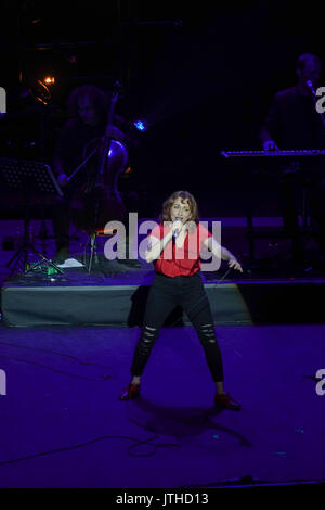 London, Großbritannien. 09 Aug, 2017. Max Raabe Live auf der Bühne bei Eventim Hammersmith Apollo in London. Foto Datum: Mittwoch, 9. August 2017. Photo credit sollte lesen Credit: Roger Garfield/Alamy leben Nachrichten Stockfoto