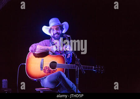 Pioneertown, Kalifornien, USA. 22. Juli 2017. Juli 22, 2017 - Pioneertown, CA - RYAN BINGHAM führt ein akustisches Set im Freien vor einer intimen Masse von ca. 100 Fans in einem Benefizkonzert für die Mojave Wüste Land Trust in Rimrock Ranch, nicht weit von der Joshua Tree National Park. Foto von David Poller Credit: David Poller/ZUMA Draht/Alamy leben Nachrichten Stockfoto