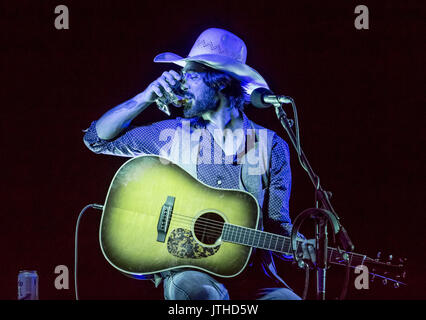 Pioneertown, Kalifornien, USA. 22. Juli 2017. Juli 22, 2017 - Pioneertown, CA - RYAN BINGHAM führt ein akustisches Set im Freien vor einer intimen Masse von ca. 100 Fans in einem Benefizkonzert für die Mojave Wüste Land Trust in Rimrock Ranch, nicht weit von der Joshua Tree National Park. Foto von David Poller Credit: David Poller/ZUMA Draht/Alamy leben Nachrichten Stockfoto