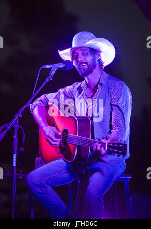 Pioneertown, Kalifornien, USA. 22. Juli 2017. Juli 22, 2017 - Pioneertown, CA - RYAN BINGHAM führt ein akustisches Set im Freien vor einer intimen Masse von ca. 100 Fans in einem Benefizkonzert für die Mojave Wüste Land Trust in Rimrock Ranch, nicht weit von der Joshua Tree National Park. Foto von David Poller Credit: David Poller/ZUMA Draht/Alamy leben Nachrichten Stockfoto