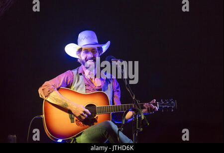 Pioneertown, Kalifornien, USA. 22. Juli 2017. Juli 22, 2017 - Pioneertown, CA - RYAN BINGHAM führt ein akustisches Set im Freien vor einer intimen Masse von ca. 100 Fans in einem Benefizkonzert für die Mojave Wüste Land Trust in Rimrock Ranch, nicht weit von der Joshua Tree National Park. Foto von David Poller Credit: David Poller/ZUMA Draht/Alamy leben Nachrichten Stockfoto