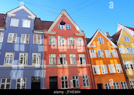 Farbenfrohe Gebäude an einer der Straßen in Kopenhagen Stockfoto